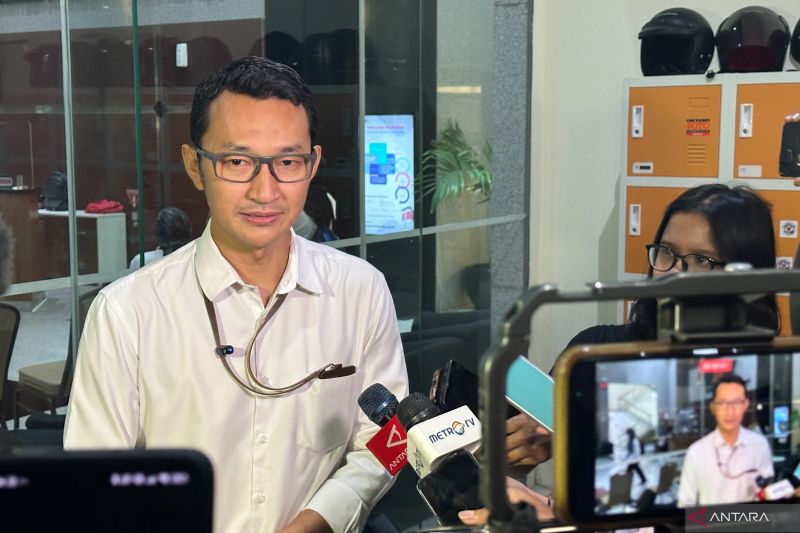 Suap proyek kereta api diusut KPK dengan mendalami fee dan pengaturan lelang. Penyidikan menyeret banyak tersangka dalam proyek jalur rel di berbagai daerah.