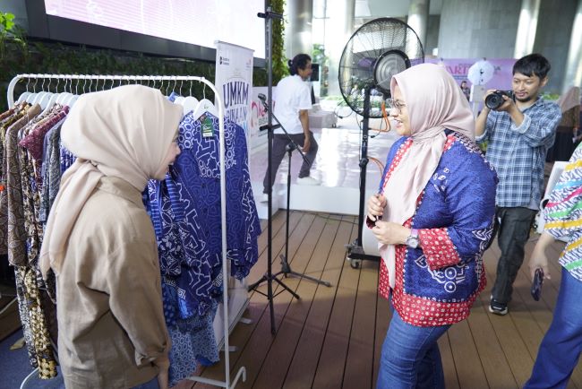 Kartini BISA Fest Telkom hadirkan pelatihan, sertifikasi halal, dan digitalisasi untuk dorong UMKM perempuan naik kelas dan bersaing di pasar global.