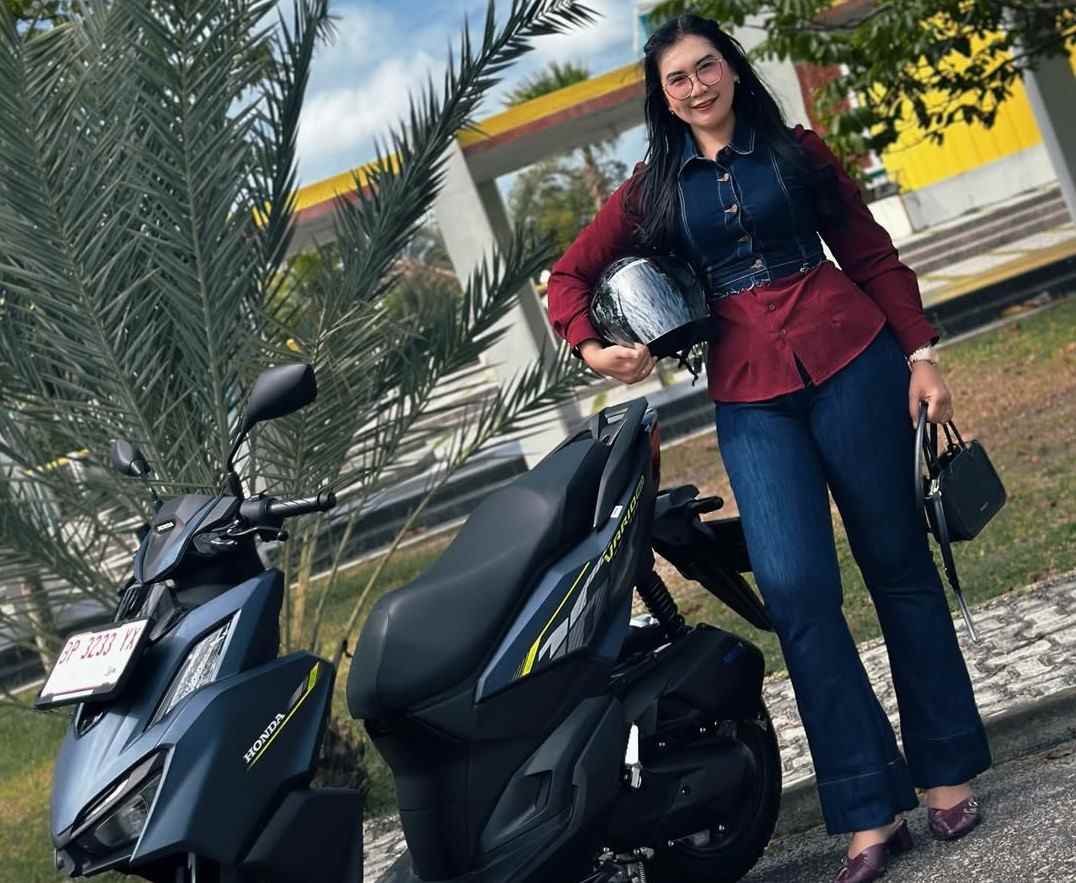 Honda Vario 160 hadir di Kepulauan Riau sebagai skutik premium sporti dengan mesin 160cc, fitur canggih, dan konsumsi BBM irit, lengkap dengan promo menarik di Batam dan sekitarnya.