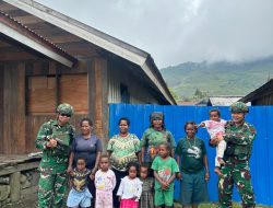 Sentuh Hati Masyarakat Papua, Satgas Yonif 136/Tuah Sakti Gelar Anjangsana di Kampung 55