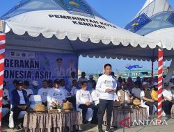 Wamendagri “wisata” pungut sampah Gerakan ASRI di Kendari