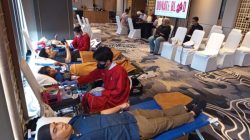 Donor darah Grand Mercure Batam Centre dalam rangka anniversary pertama berhasil mengumpulkan 40 kantong darah. Kegiatan CSR ini berlangsung hangat dan penuh kepedulian sosial di Kota Batam.