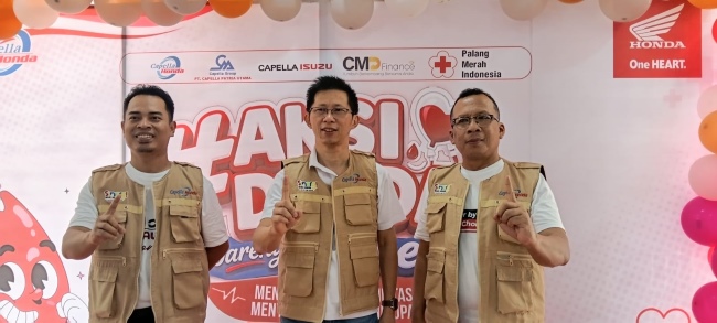(Dari Kiri-Kanan) Customer Care & Public Relations Manager wilayah Kepulauan Riauwilayah Kepulauan Riau, Tony Anggadha, Regional Head PT Capella Dinamik Nusantara (CDN) Kepri Saiful, Technical Service Manager PT Capella Dinamik Nusantara Kepri Johandi.