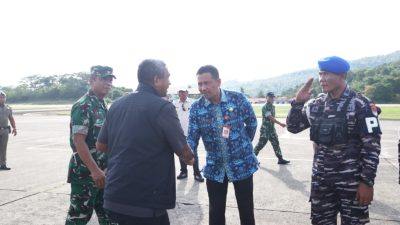 Sahtiar Sambut Brigjen TNI Valian Wicaksono pada Kegiatan TMMD Anambas