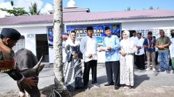 Danlanud RSA Natuna Serahkan Enam Ekor Sapi Qurban di Masjid Mina untuk Warga Sekitar dan Yayasan Anak Yatim