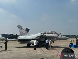 Prabowo serahkan kunci pesawat tempur Rafale kepada Panglima TNI