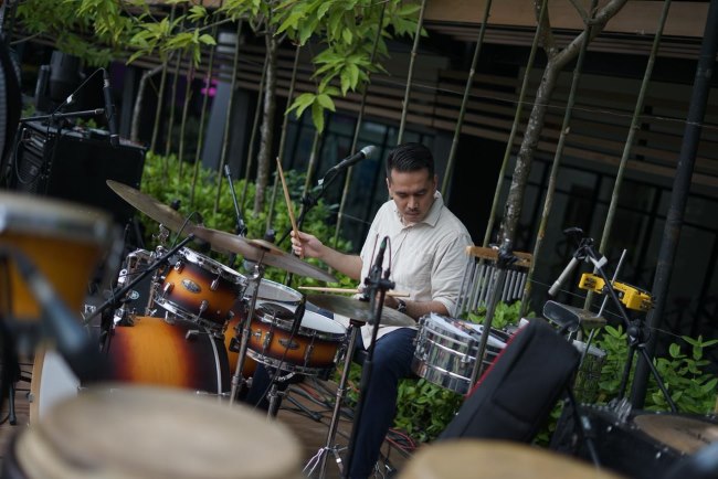 International Jazz Day 2026 di Batam ditutup meriah dengan penampilan Sausan, Roadroots, dan Nita Aartsen, menghadirkan suasana hangat penuh kebersamaan.