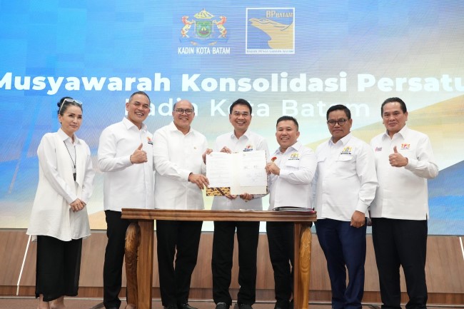 Musyawarah Konsolidasi Kadin Batam jadi momentum strategis. Amsakar Achmad dorong sinergi pelaku usaha untuk memperkuat investasi dan pertumbuhan ekonomi Batam.