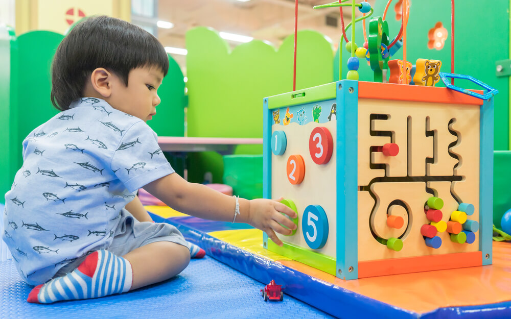 Memperketat pengawasan tempat penitipan anak melalui sertifikasi pengajar, pengasuh, dan fasilitas guna mencegah kekerasan terhadap anak.