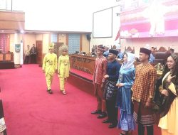Tugas Pertama  Duwis  Encik Puan Batam 2026 Tampilkan Ragam Busana Melayu di Rapat Paripurna DPRD Kota Batam