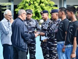 Sabet Tiga Emas di Kejurnas, Atlet Layar Kodaeral IV Raih Penghargaan dari Komandan