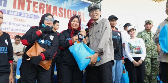 May Day Batam 2026 berlangsung penuh kolaborasi. Buruh bersama Pemerintah Kota Batam menggelar aksi peduli lingkungan dan memperkuat sinergi menjaga investasi.