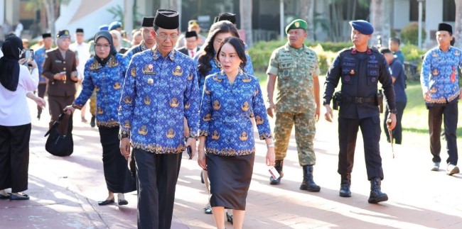 Wali Kota Batam Amsakar Achmad memimpin upacara Harkitnas ke-118 dan mengajak masyarakat menjaga generasi muda serta memperkuat literasi digital.