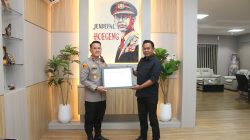 Sukses Tangani Kasus Pengeroyokan WNA Amerika, Polsek Batu Ampar Raih Penghargaan dari Grab Indonesia