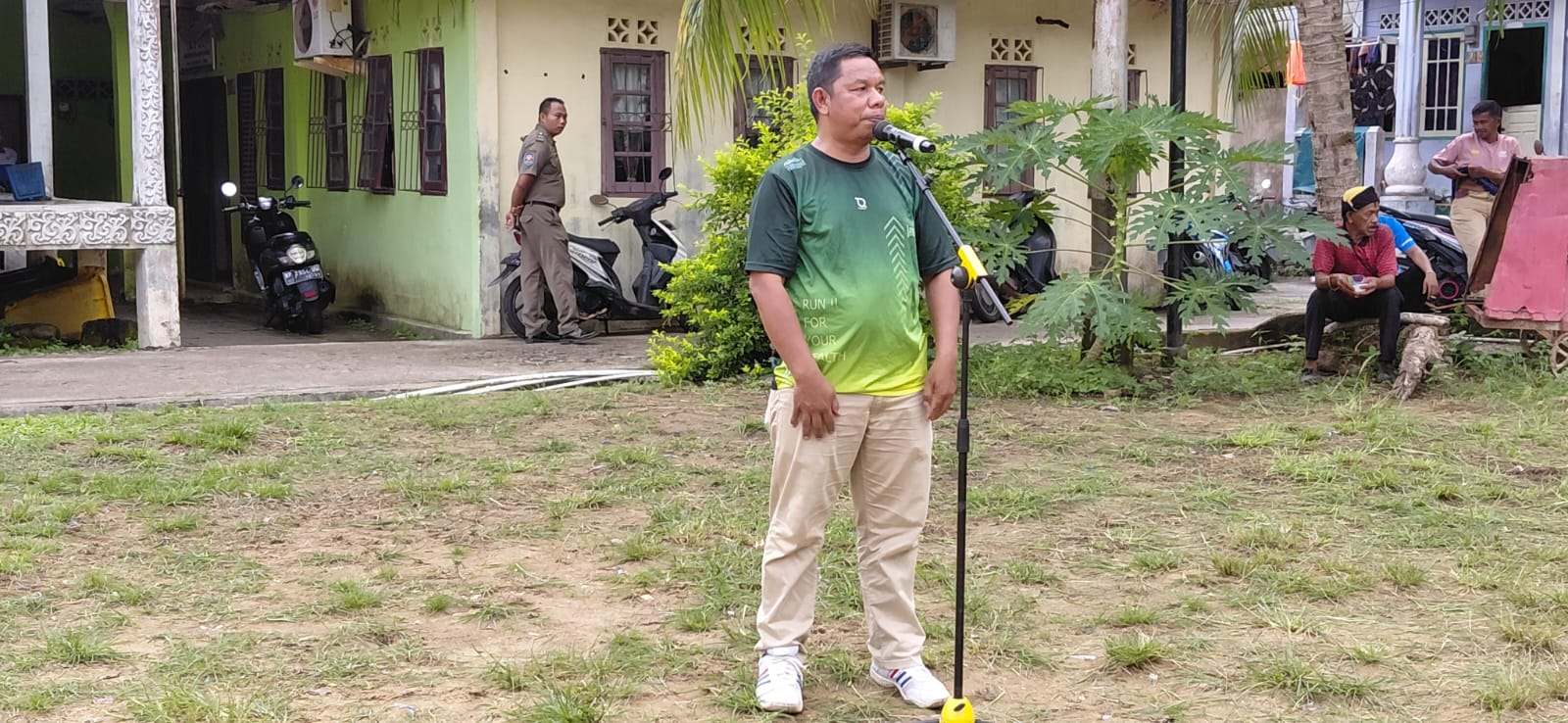 Camat Siantan saat berikan sambutan di acara Louncing program Jumat Siantan Berseri (JSB)