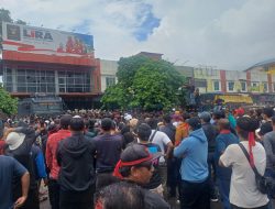 Massa Aliansi Ngamuk di Batam Center, Tuntut Gubernur Lira Kepri Segera Angkat Kaki!
