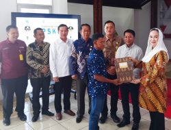 Bupati Natuna Serahkan 57 Sertifikat Hak Milik untuk Warga Relokasi Puak