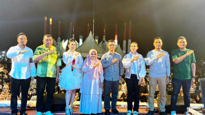 Pemkab Dukung Geliat Seni dan Budaya Daerah, Bupati dan Wabup Hadiri Enjoy Karimun Event Parade Music Bersama Bintang Tamu Meidra