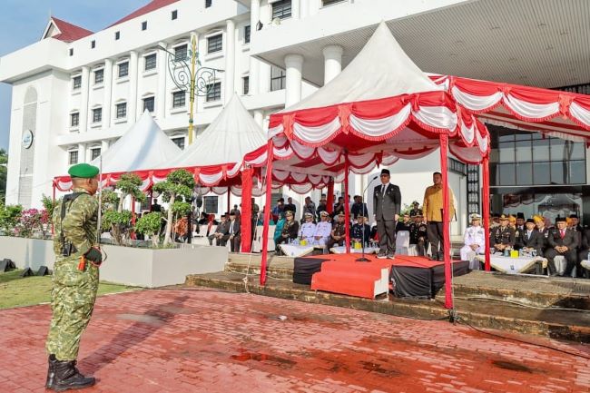 Wakil Gubernur Kepri Nyanyang Haris Pratamura memimpin Upacara Hari Lahir Pancasila 2026 di Dompak. Pancasila ditegaskan sebagai pemersatu bangsa dan fondasi perdamaian dunia.