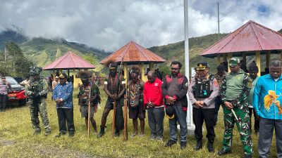 Bentangkan Bendera Raksasa, Satgas Yonif 136 Gelar Kirab Pancasila di Puncak Jaya