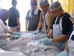 Sensasi Membuat Lekor, Pengalaman Wisata yang tak Terlupakan di Keropok Haji Puteh Mersing