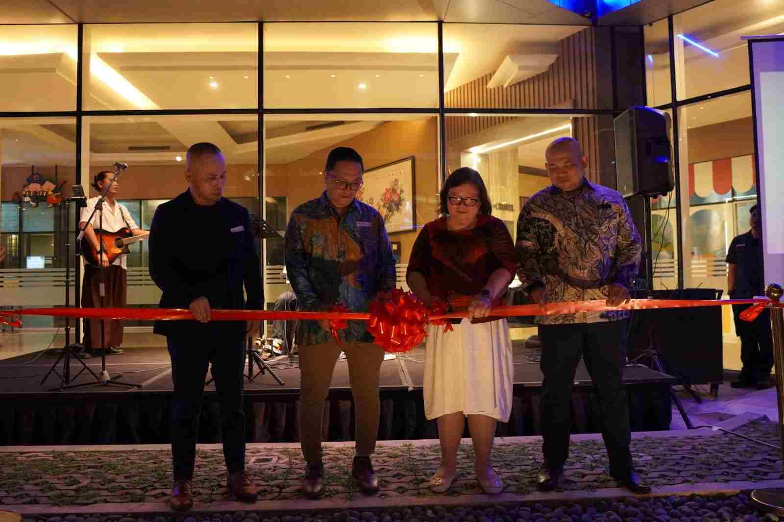 Wyndham Panbil Batam resmi membuka Garden Bar dan SA HANG Restaurant sebagai destinasi kuliner baru di Batam. Nikmati pastry premium, kopi berkualitas, hingga hidangan Chinese autentik dalam suasana yang nyaman dan elegan.