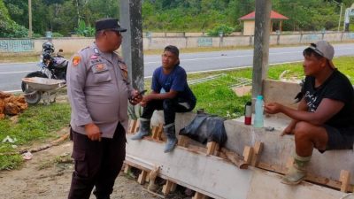 Call Center Polri 110 Makin Dikenal Warga Lingga, Polisi Gencarkan Sosialisasi hingga ke Toko dan Warung