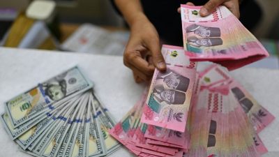 Rupiah dibuka melemah, pasar tunggu keputusan suku bunga The Fed