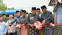 Gubernur Kepri Ansar Ahmad meresmikan Tambatan Perahu Nelayan Teluk Umah di Karimun. Infrastruktur ini mendukung aktivitas nelayan, memperkuat sektor perikanan, dan meningkatkan kesejahteraan masyarakat pesisir.