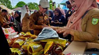 Pemkab Natuna bawa minyak goreng 1 ton dalam pasar murah di Sedanau