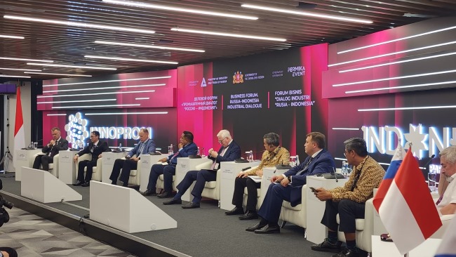 Ketua Umum HKI, Akhmad Maruf Maulana (tengah), hadir sebagai pembicara dalam “Business Forum Industrial Dialog” di Ekaterinburg, Rusia, Selasa (7/7/2026).