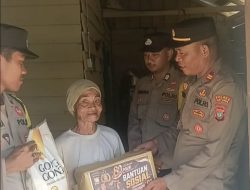Tebar Kepedulian, Polsek Bunguran Barat Bagikan 10 Paket Bansos kepada Warga kurang Mampu
