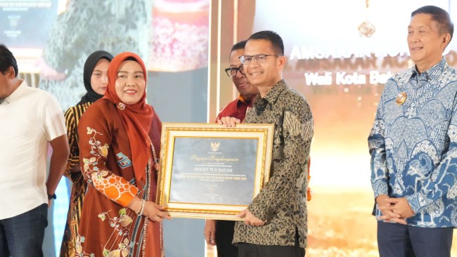 PT PLN Batam menerima penghargaan sebagai wajib pajak terbaik dari Pemerintah Kota Batam dalam Malam Apresiasi Wajib Pajak 2026. Penghargaan ini menjadi bukti komitmen PLN Batam dalam mendukung pembangunan daerah melalui kepatuhan membayar pajak.