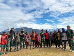 SATGAS YONIF 136/TUAH SAKTI PERERAT KEMANUNGGALAN DENGAN MASYARAKAT LEWAT ANJANGSANA DI KAMPUNG ONENDU