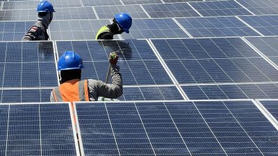 Menteri Bahlil: Program PLTS 100 GWp akan sasar desa tanpa listrik