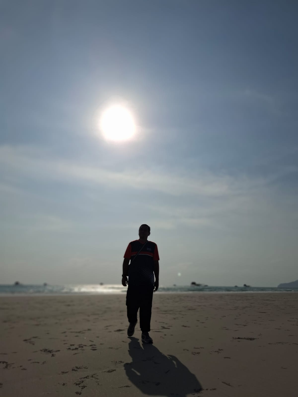 Pantai Dengun Daik Lingga Bersih Pasir Putih sepanjang 1 KM