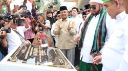 Ketua MPR RI Ahmad Muzani bersama Habib Syech bin Abdul Qodir Assegaf meresmikan Pondok Pesantren Nur Iman di Pulau Kasu, Batam.