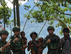 Satgas Yonif 136/Tuah Sakti Laksanakan Anjangsana ke Masyarakat Kampung Agaphe, Wujud Nyata Kepedulian TNI