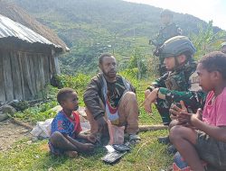 Pererat Silaturahmi, Satgas Yonif 136/Tuah Sakti Pos Ilu Gelar Anjangsana di Kampung Alukme