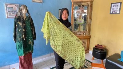 Tembus Pasar Australia dan Singapura, Perajin Tudung Manto Lingga Dapat Suntikan Mesin Jahit dari BI