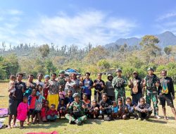 Satgas Yonif 136/Tuah Sakti Hadir Berbagi dan Pererat Silaturahmi Bersama Warga Kampung Anepalui