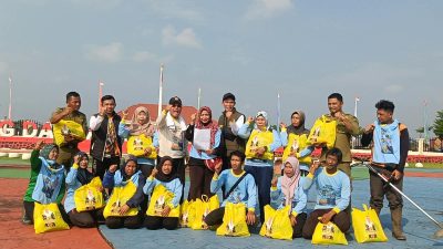 Gowes Pagi di Ranai, Raja Mustakim Ajak Belasan Petugas Kebesihan Sarapan dan Bagikan Sembako