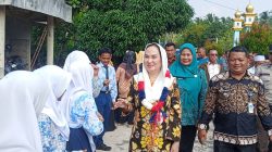 Bupati Cen Sui Lan Bawa Lima Dokter ke Kelarik Utara, Warga Diminta Manfaatkan Cek Kesehatan Gratis