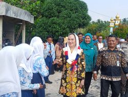 Bupati Cen Sui Lan Bawa Lima Dokter ke Kelarik Utara, Warga Diminta Manfaatkan Cek Kesehatan Gratis