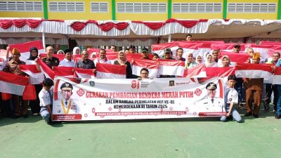 Kesbangpol Kepri bagikan 1.000 Bendera Merah Putih