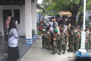 Seragam Loreng Kecil (TK KARTIKA PATI) Serbu Perpustakaan Daerah Kabupaten Pati Untuk Belajar
