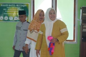 SELALU BERMANFAAT, Wagub Marlin Bantu Pasarkan Produk Unggulan Desa di Natuna