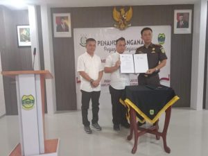 Bupati Lingga Tandatangani Perjanjian Kerjasama dengan Kajari Lingga