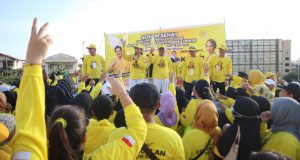 Cen Sui Lan Senam Sehat Bersama Warga di Nagoya, Didorong Masyarakat Kembali Jadi Anggota DPR