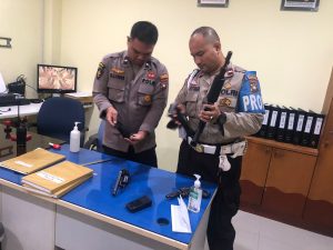Polsek Batuampar Lakukan Pemeriksaan Senpi personil 